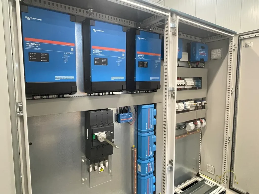 Armoire électrique équipée d'onduleurs