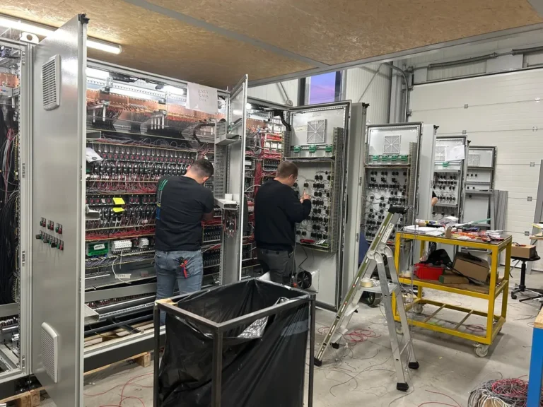Câblage en atelier pour une station de traitement d'eau