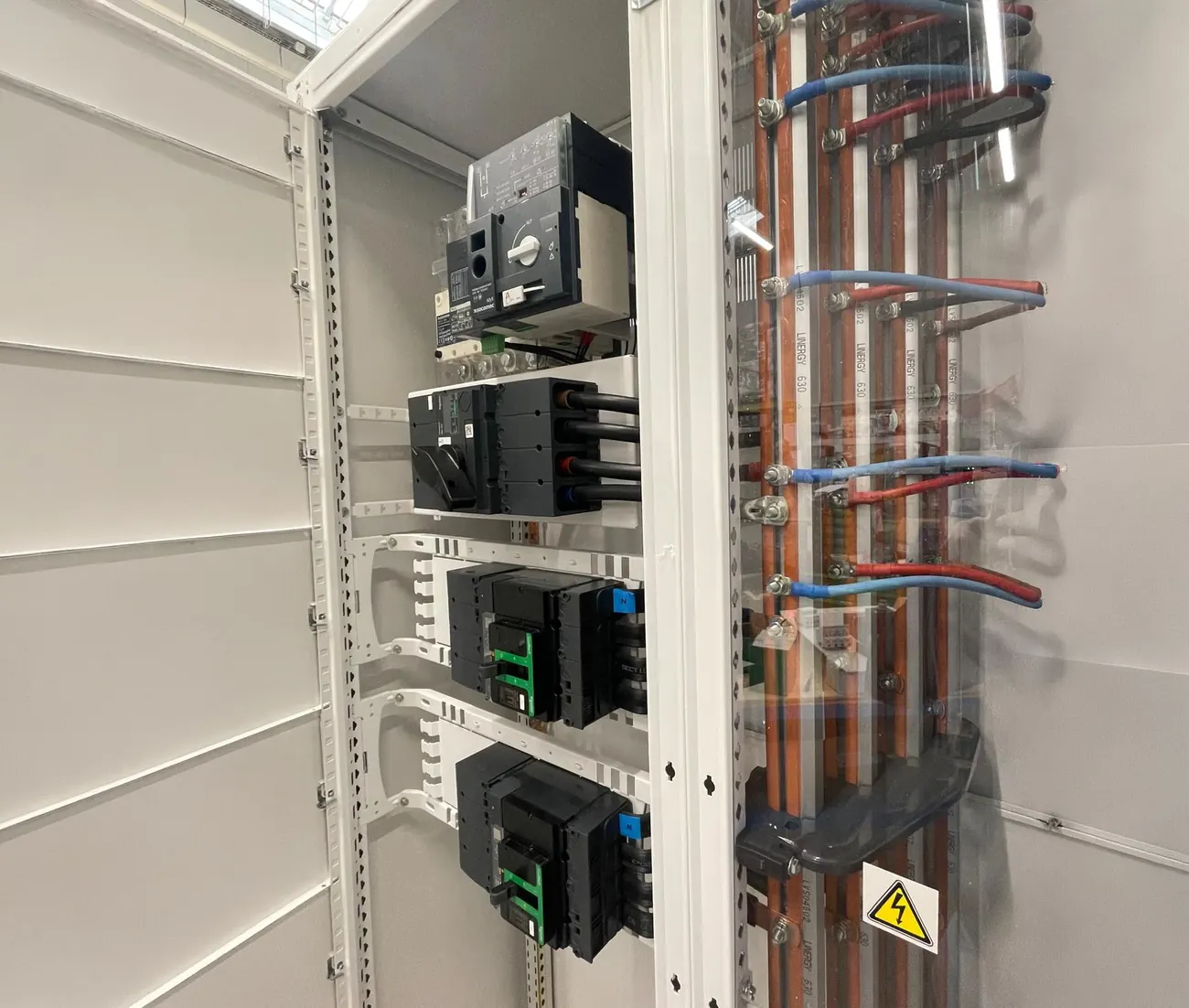 Armoire de distribution à disjoncteurs Schneider